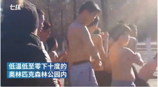 男孩寒冬赤膊跑称培养男子汉精神是怎么回事 怎么培养孩子男子汉精神