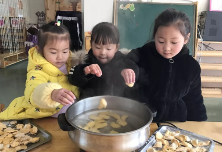 2018幼儿园冬至包饺子活动总结 亲子活动冬至包饺子通讯稿