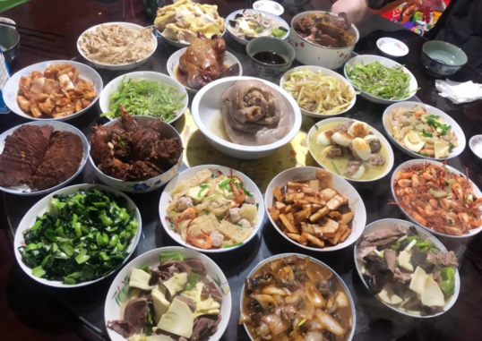 过年吃年夜饭说说 2019在家吃年夜饭发什么说说朋友圈好