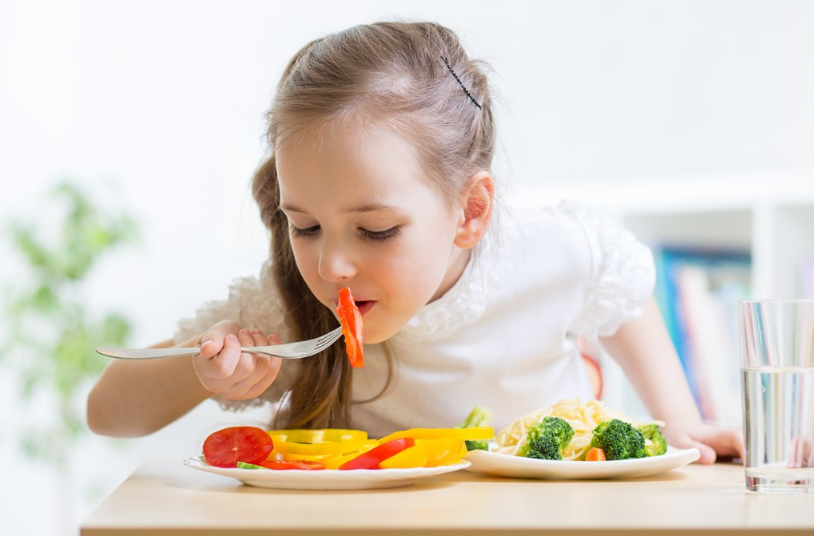 孩子|孩子上幼儿园后感觉不习惯怎么办 怎么调节孩子上幼儿园的不适