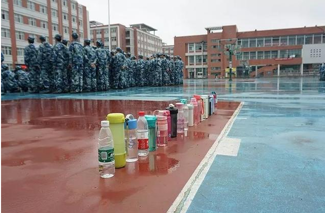 下雨天军训的心情说说 下雨图军训的朋友圈感言