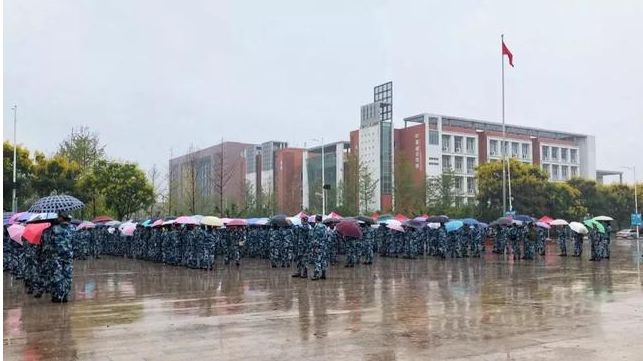 下雨天军训的心情说说 下雨图军训的朋友圈感言