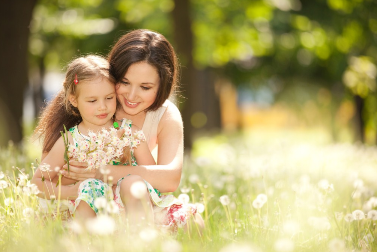 孩子在幼儿园喜欢抢玩具怎么办好 父母应该如何处理孩子抢玩具的行为