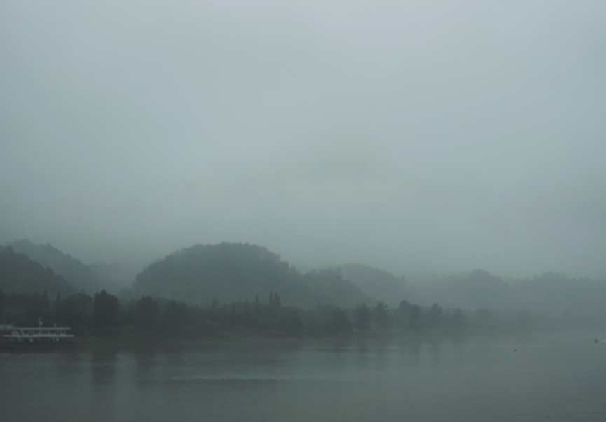 秋天下雨图片景色唯美图片 秋天清晨下雨了的心情句子感慨