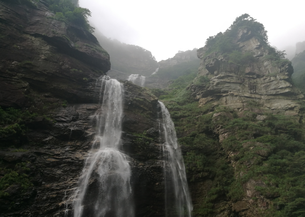 去庐山旅游心情感慨 庐山爬三叠泉说说句子