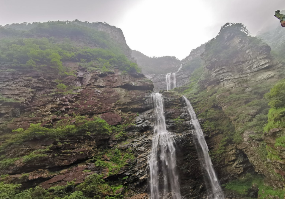 去庐山旅游心情感慨 庐山爬三叠泉说说句子