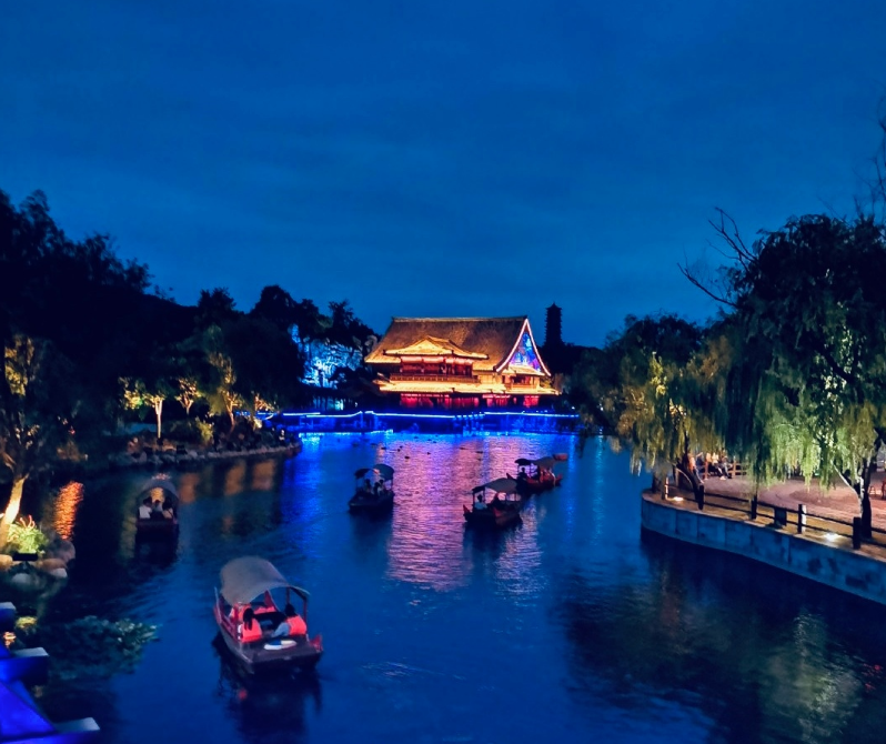 夜景|唐城夜景发朋友圈的句子 去唐城怎么发朋友圈