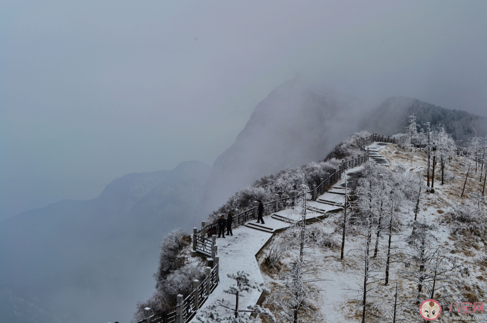 关于峨眉山雪景的优美文字段落 描写峨眉山下雪天景色的句子大全