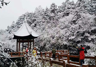 峨眉山下雪了的朋友圈说说 欣赏峨眉山雪景的说说句子