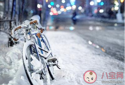 适合初雪发的朋友圈心情说说配图 下初雪了的开心的心情文案句子