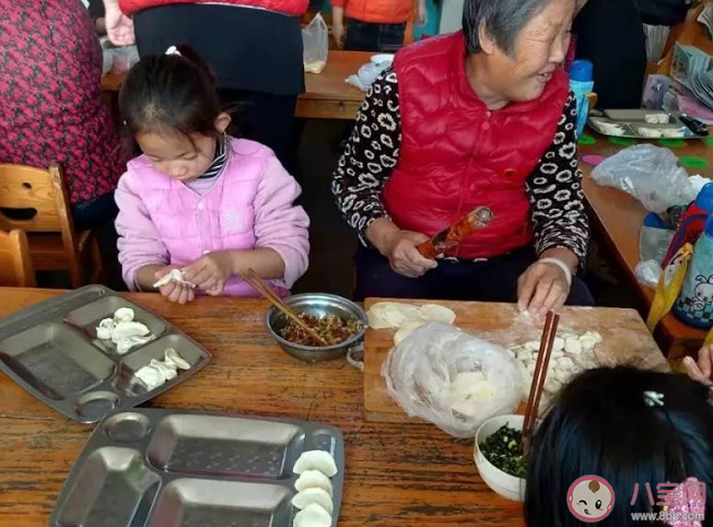 幼儿园|2019幼儿园冬至包饺子活动报道美篇 幼儿园冬至包饺子新闻稿三篇