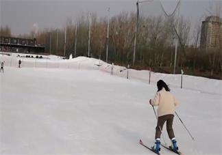 滑雪开心的朋友圈说说 记录去滑雪的说说句子