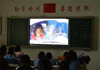 学生时代全班看电影的经历是什么样的 上学时候全班一起看电影什么感觉