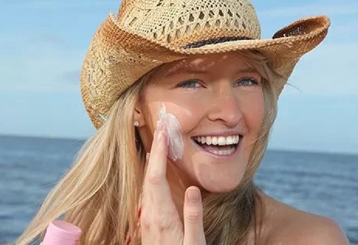 防晒霜怎么用才是正确的。涂防晒霜对皮肤有害吗