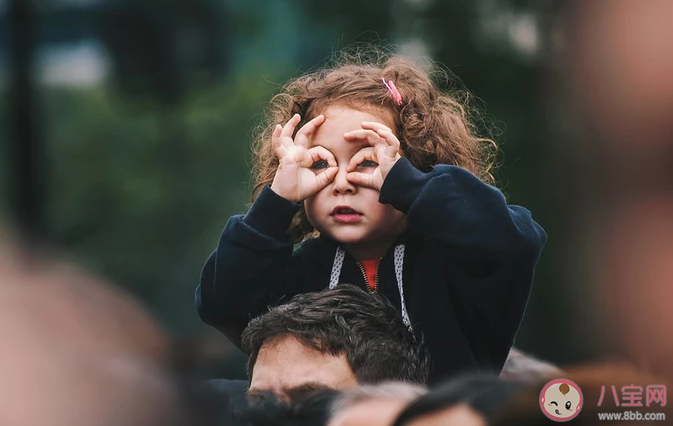 聪明的孩子更喜欢自言自语吗 孩子总是自言自语需要干预纠正吗