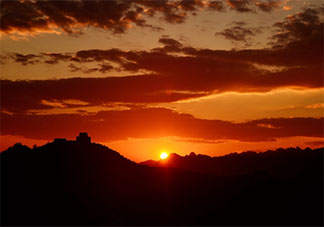 适合夕阳西下的优美文案说说 形容夕阳西下的心情文案大全