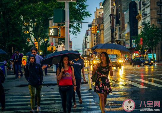 一直下雨的朋友圈心情感言 雨下个不停的朋友圈感慨说说