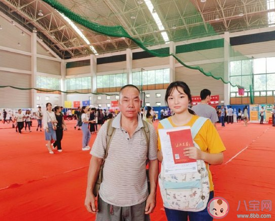 送女儿上大学|送女儿上大学离别时的心情感言 送女儿外地上大学离别感慨句子