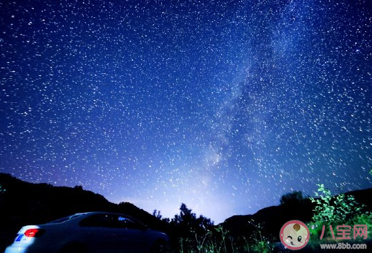 关于晚上看到天空星星的美好心情句子夜晚看星空发朋友圈配图文字