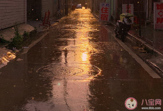 适合下大雨没带伞的朋友圈心情说说 关于大下大雨没有伞幽默搞笑句子