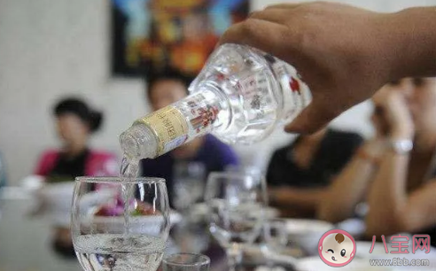 新员工不喝领导敬酒|新员工不喝领导敬酒被打耳光怎么回事 领导敬酒不想喝怎么拒绝