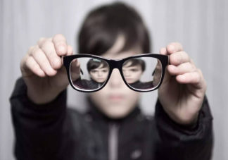 中小学学生半年近视率为什么增加速度快 近视率增长过快的原因