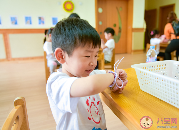 宝宝入园|孩子在幼儿园里哭闹着想回家怎么办 宝宝入园最让家长焦虑的五个问题