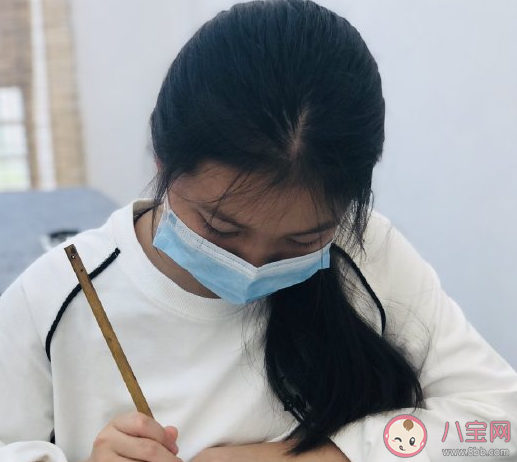 女儿考了100分|女儿考了100分怎么发朋友圈文案 女儿考试一百分家长心情感受