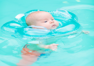 婴儿游泳有什么危险因素 什么体质宝宝不适合游泳