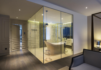 酒店浴室为什么是透明的 透明浴室有什么作用