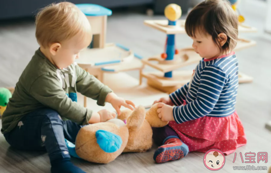 幼儿园不合群|宝宝幼儿园不合群怎么办 让孩子成社交达人的小技巧