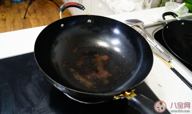 生锈铁锅|生锈的铁锅还能用吗 使用生锈的铁锅炒菜对身体会有哪些影响