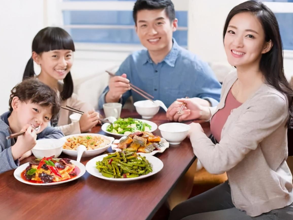 餐桌礼仪|餐桌礼仪的好处是什么 不同的年龄阶段的餐桌礼仪