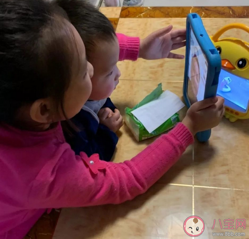 视频聊天|经常用手机视频聊天对宝宝视力有影响吗 视频聊天会对宝宝有什么伤害