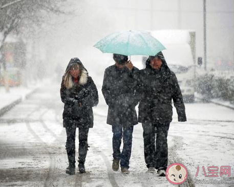 专家称多地大暴雪或引发雪灾 暴雪天气出门要注意些什么