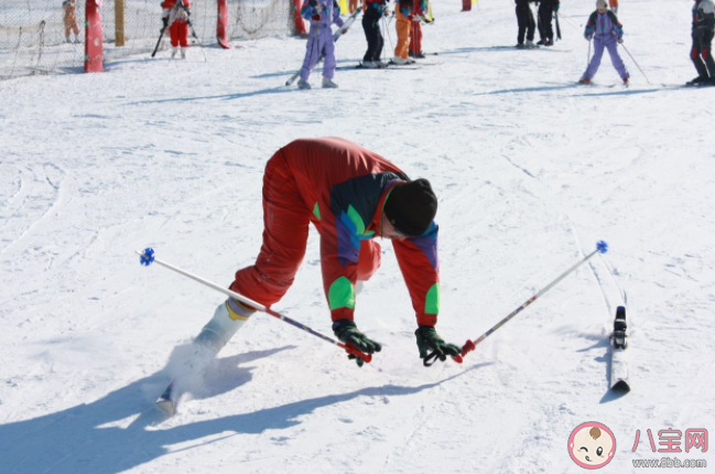 滑雪正确处理常见伤害 滑雪时如何避免发生意外