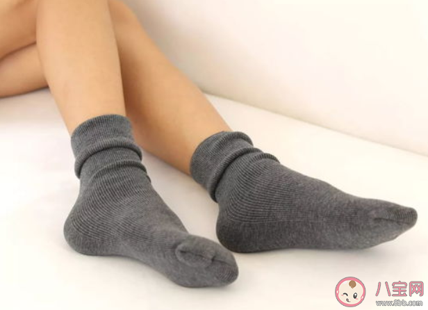 穿袜子|穿袜子睡觉能助眠吗 哪些人适合穿袜子睡觉