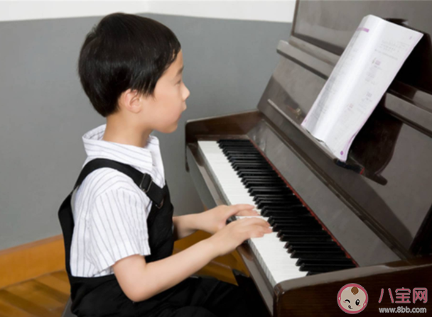 孩子从小学钢琴容易近视吗 学钢琴怎么预防近视