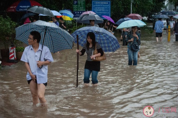 下雨蹚水容易出现什么皮肤问题 关于蹚水这些你要知道