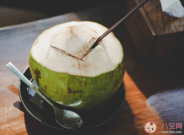 椰子汁|怎么判断椰子汁有没有变质 怎么挑选新鲜的椰子