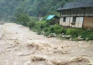 遇到山洪应当如何自救 山洪暴发时我们该怎么办