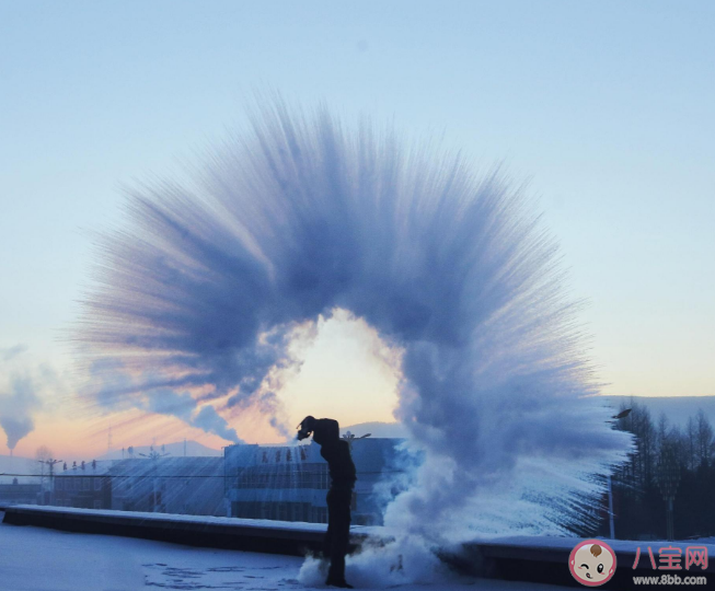 泼水成冰是啥原理 泼水成冰为什么要用热水