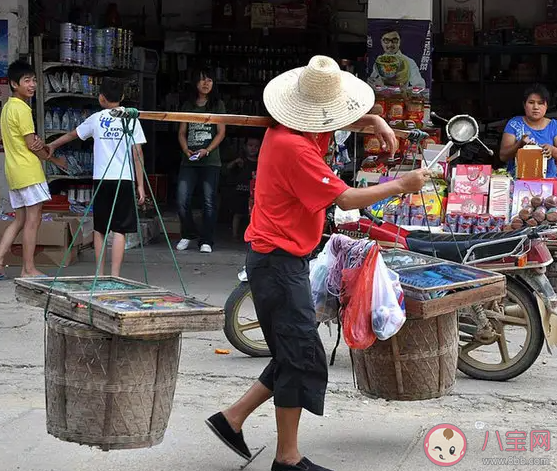 以下哪种称呼是指旧时走街串巷叫卖商品的人 蚂蚁新村12月22日答案