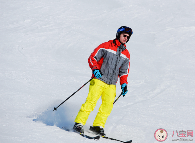 2万元请的滑雪教练不会穿雪鞋是怎么回事 合格的滑雪教练怎么判断