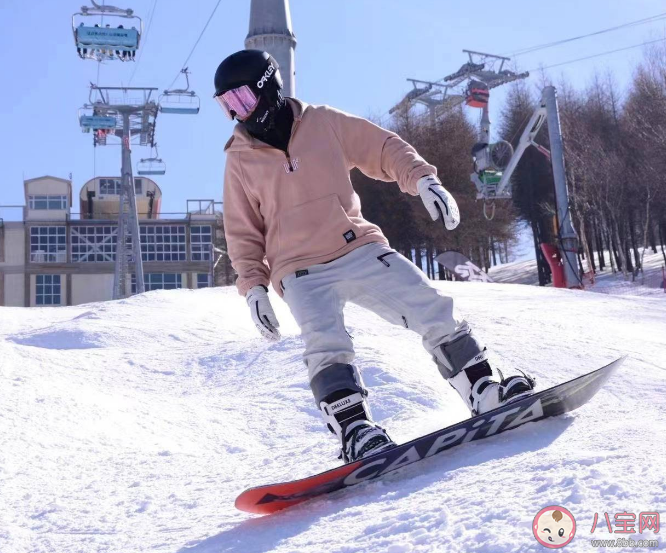 2万元请的滑雪教练不会穿雪鞋是怎么回事 合格的滑雪教练怎么判断