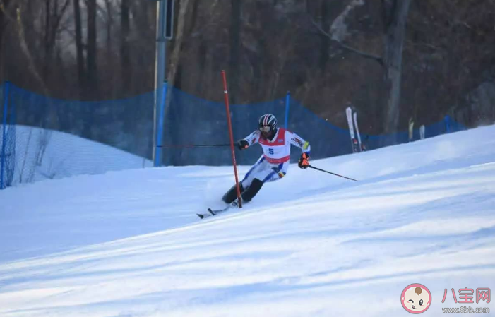 2万元请的滑雪教练不会穿雪鞋是怎么回事 合格的滑雪教练怎么判断