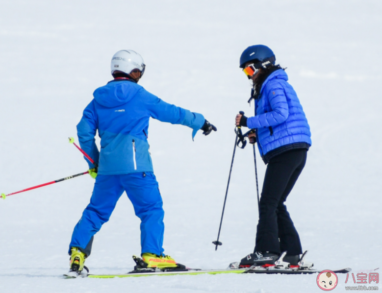 2万元请的滑雪教练不会穿雪鞋 怎样请到靠谱的滑雪教练