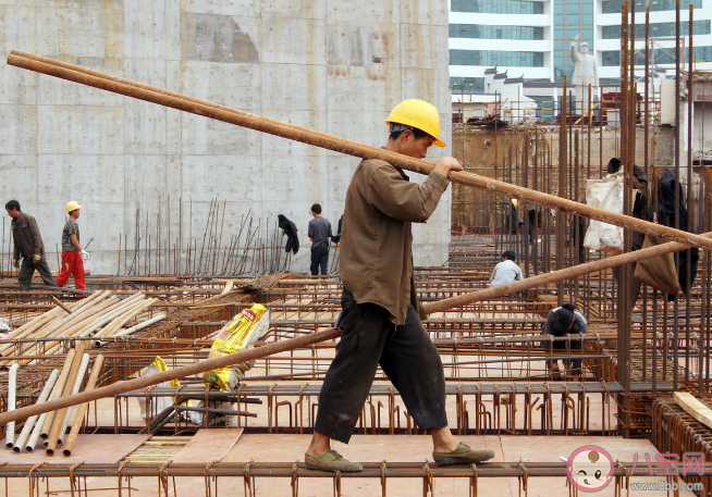 代表建议农民工实行月薪制可行吗 农民工实行月薪制的利弊是什么