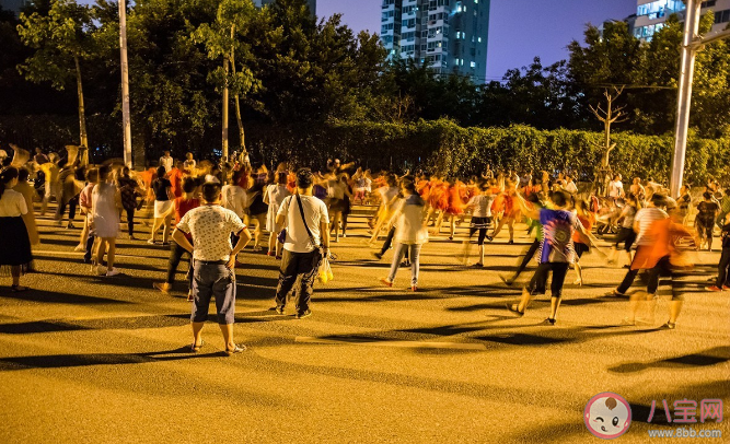 年轻人开始跳广场舞说明了什么 年轻人喜欢跳广场舞的原因