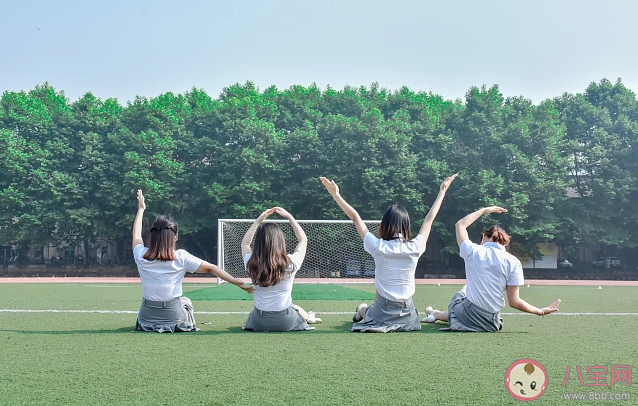 毕业季多地学校现高价毕业照现象 有必要高价拍毕业照吗